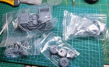 Load image into Gallery viewer, U.S. Army Terrain Vehicle Soldier 3 People Unpainted Resin Figure 38mm 50mm Unassembled Model