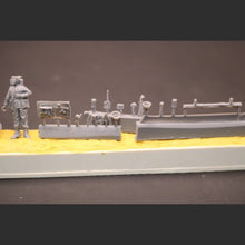 Load image into Gallery viewer, WWII German Army Doctor Injured Soldiers 5 People Miniature Unpainted Resin Figure 1/72 Scale Unassembled Model