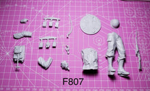 Load image into Gallery viewer, WWII U.S. Bar Gunner Soldier Unpainted Resin Figure 1/16 Scale Unassembled Model