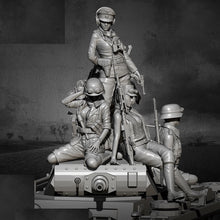 Load image into Gallery viewer, WWII Female German Tank Crew Soldier 6 People Unpainted Resin Figure 1/35 Scale Unassembled Model