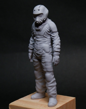 Load image into Gallery viewer, Mercenary Army Space Pilot Unpainted Resin Figure 1/20 Scale Unassembled Model