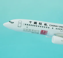 Load image into Gallery viewer, China United Airlines Boeing 737 B-5448 Airplane 16cm Diecast Plane Model