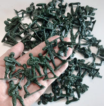 Load image into Gallery viewer, 100 pcs Classic WWII Military Plastic Toy Soldiers Army Men 5cm Figures 10 Poses (Choose Color)