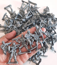 Load image into Gallery viewer, 100 pcs Classic WWII Military Plastic Toy Soldiers Army Men 5cm Figures 10 Poses (Choose Color)
