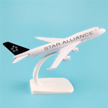 Load image into Gallery viewer, Star Alliance Airlines Boeing 747 Airplane 16cm Diecast Plane Model