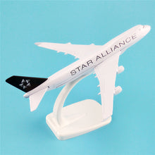 Load image into Gallery viewer, Star Alliance Airlines Boeing 747 Airplane 16cm Diecast Plane Model