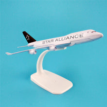 Load image into Gallery viewer, Star Alliance Airlines Boeing 747 Airplane 16cm Diecast Plane Model