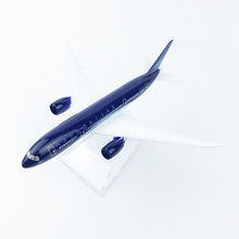 Load image into Gallery viewer, Azerbaijan Airlines Boeing 787 Airplane 16cm Diecast Plane Model