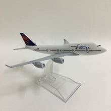 Load image into Gallery viewer, Delta Air Lines Boeing 747 N670US Airplane 16cm Diecast Plane Model