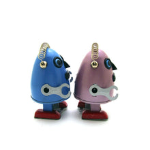 Load image into Gallery viewer, MS649 Mechanical Walking Egg Robot Retro Clockwork Wind Up Tin Toy Collectible (Choose Color)