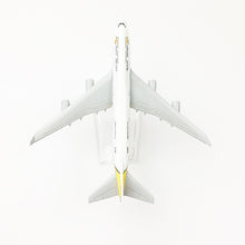 Load image into Gallery viewer, Royal Brunei Airlines Boeing 747 V8-RBR Airplane 16cm Diecast Plane Model