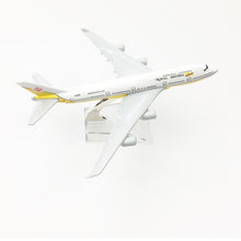 Load image into Gallery viewer, Royal Brunei Airlines Boeing 747 V8-RBR Airplane 16cm Diecast Plane Model