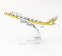 Load image into Gallery viewer, Royal Brunei Airlines Boeing 747 V8-RBR Airplane 16cm Diecast Plane Model