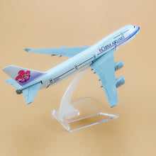 Load image into Gallery viewer, China Airlines Taiwan Boeing 747 Airplane 16cm Diecast Plane Model