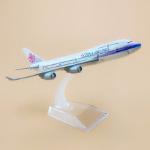 Load image into Gallery viewer, China Airlines Taiwan Boeing 747 Airplane 16cm Diecast Plane Model