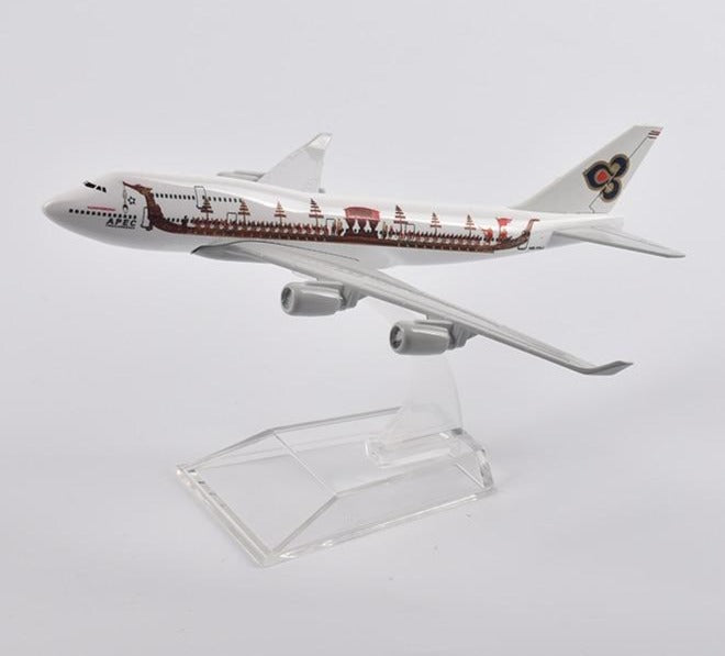 Thai Airways Boeing 747 APEC Dragon Boat Airplane 16cm Diecast