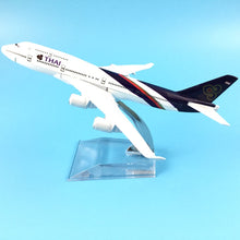 Load image into Gallery viewer, Thai Airways Boeing 747 Airplane 16cm Diecast Plane Model