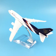 Load image into Gallery viewer, Thai Airways Boeing 747 Airplane 16cm Diecast Plane Model