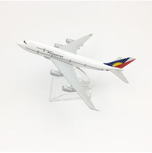 Load image into Gallery viewer, Philippines Airlines Boeing 747 Airplane 16cm Diecast Plane Model