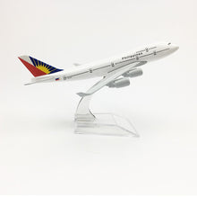Load image into Gallery viewer, Philippines Airlines Boeing 747 Airplane 16cm Diecast Plane Model