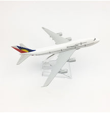 Load image into Gallery viewer, Philippines Airlines Boeing 747 Airplane 16cm Diecast Plane Model