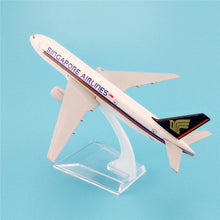 Load image into Gallery viewer, Singapore Airlines Boeing 777 Airplane 16cm Diecast Plane Model