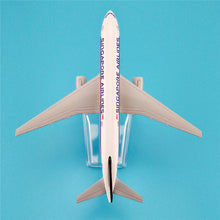 Load image into Gallery viewer, Singapore Airlines Boeing 777 Airplane 16cm Diecast Plane Model