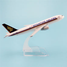 Load image into Gallery viewer, Singapore Airlines Boeing 777 Airplane 16cm Diecast Plane Model