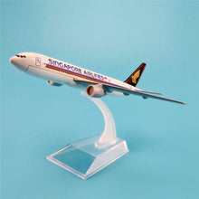Load image into Gallery viewer, Singapore Airlines Boeing 777 Airplane 16cm Diecast Plane Model