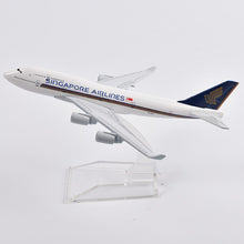 Load image into Gallery viewer, Singapore Airlines Boeing 747 9V-SPP Airplane 16cm Diecast Plane Model