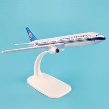 Load image into Gallery viewer, China Southern Airlines Boeing 777 Airplane 16cm Diecast Plane Model