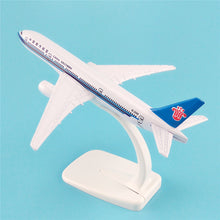 Load image into Gallery viewer, China Southern Airlines Boeing 777 Airplane 16cm Diecast Plane Model