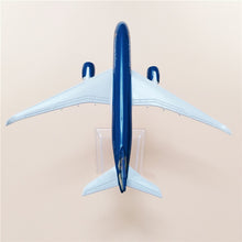 Load image into Gallery viewer, Vietnam Airlines Airbus A350 VN-A889 Airplane 16cm DieCast Plane Model