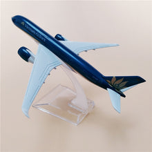 Load image into Gallery viewer, Vietnam Airlines Airbus A350 VN-A889 Airplane 16cm DieCast Plane Model