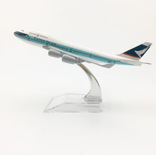 Load image into Gallery viewer, Cathay Pacific Airways Boeing 747 Airplane 16cm Diecast Plane Model