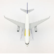 Load image into Gallery viewer, Mongolian Airlines Boeing 767 JU-1021 Airplane 16cm Diecast Plane Model
