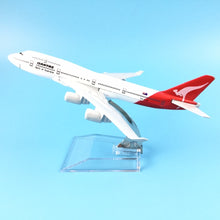 Load image into Gallery viewer, Qantas Airways Australia Airlines Boeing 747 Airplane 16cm Diecast Plane Model