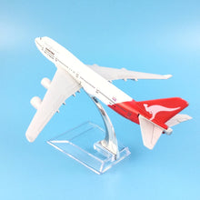 Load image into Gallery viewer, Qantas Airways Australia Airlines Boeing 747 Airplane 16cm Diecast Plane Model