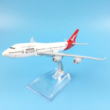 Load image into Gallery viewer, Qantas Airways Australia Airlines Boeing 747 Airplane 16cm Diecast Plane Model