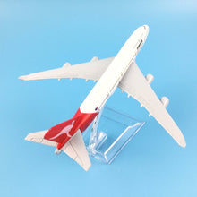 Load image into Gallery viewer, Qantas Airways Australia Airlines Boeing 747 Airplane 16cm Diecast Plane Model