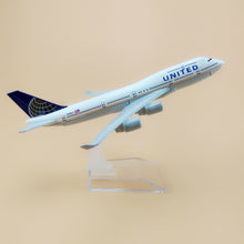 Load image into Gallery viewer, United Airlines Boeing 747 N199UA Airplane 16cm Diecast Plane Model