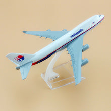 Load image into Gallery viewer, Malaysia Airlines Boeing 747 Airplane 16cm Diecast Plane Model