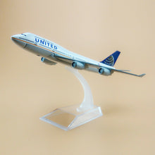 Load image into Gallery viewer, United Airlines Boeing 747 N199UA Airplane 16cm Diecast Plane Model