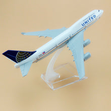 Load image into Gallery viewer, United Airlines Boeing 747 N199UA Airplane 16cm Diecast Plane Model