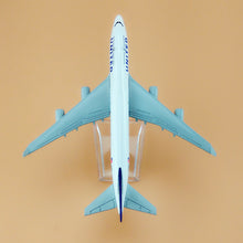 Load image into Gallery viewer, United Airlines Boeing 747 N199UA Airplane 16cm Diecast Plane Model