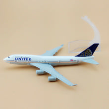 Load image into Gallery viewer, United Airlines Boeing 747 N199UA Airplane 16cm Diecast Plane Model