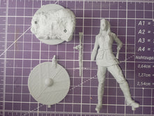 Load image into Gallery viewer, Ancient Roman Female Soldier Unpainted Resin Figure 1/18 Scale Unassembled Model
