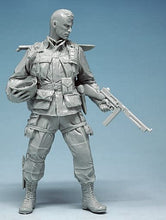 Load image into Gallery viewer, WWII US Army Soldier 101st Airborne Division Unpainted Resin Figure 1/16 Scale Unassembled Model
