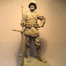 Load image into Gallery viewer, WWII Soldier Gunner Unpainted Resin Figure 1/16 Scale Unassembled Model
