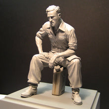 Load image into Gallery viewer, French Soldier Sitting Unpainted Resin Figure 1/16 Scale Unassembled Model
